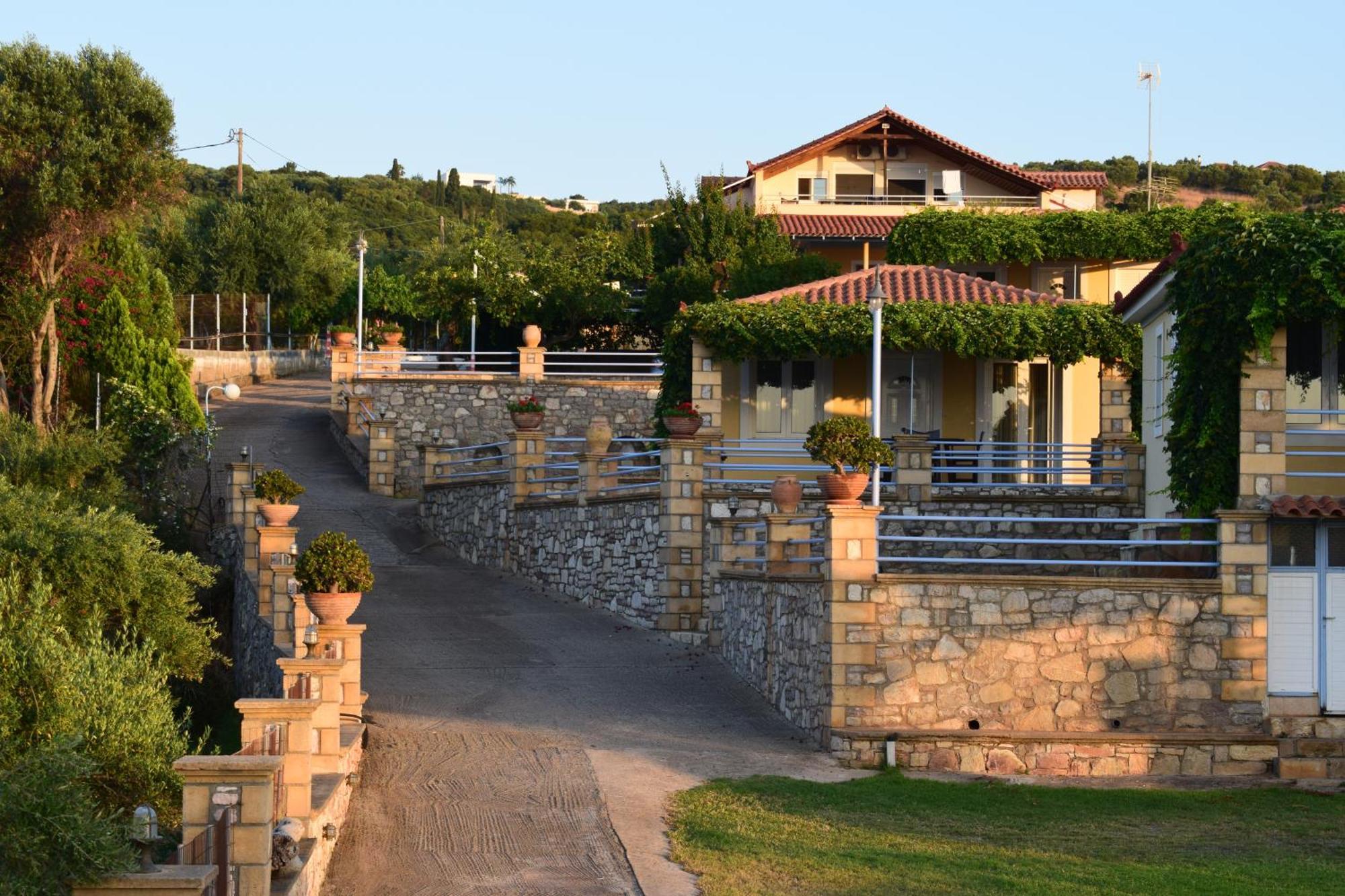 Alexandros Seaside Family Apartments & Villas - Paradise, 7' From Petalidi Kalamaki  Exterior foto